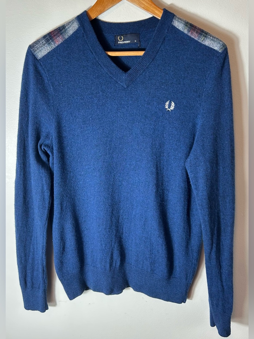 Fred Perry 100% Wool V-Neck Sweater Jumper Mens M Tartan Plaid Shoulders Elbows